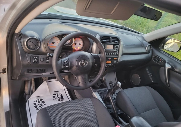 Toyota RAV4 cena 19900 przebieg: 226000, rok produkcji 2004 z Piekary Śląskie małe 497